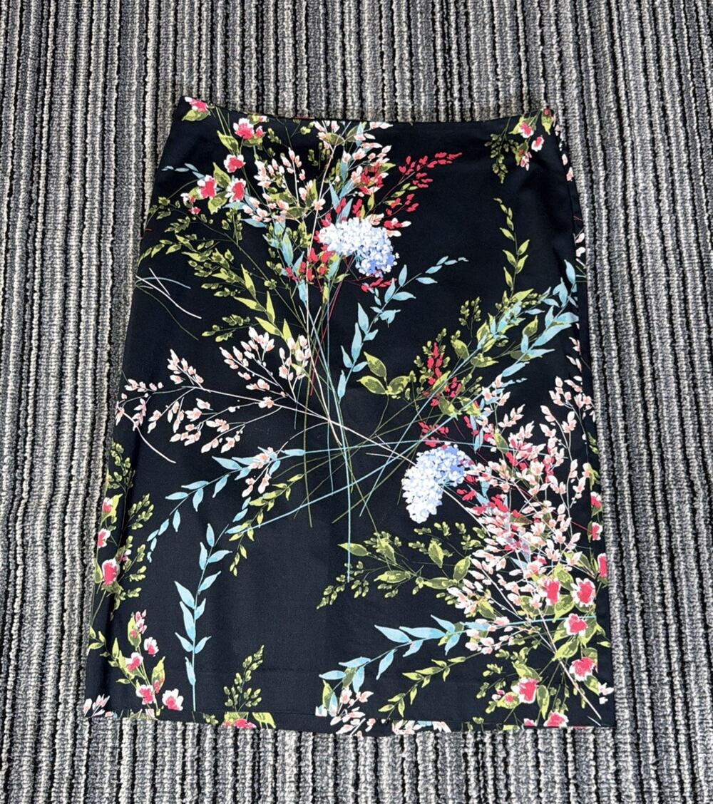 Talbots Floral Skirt Straight Pencil Women's Size 6 Black Back Slit Stretch